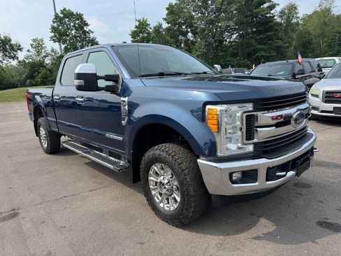 Used 2017 Ford F250 XLT w/ XLT Premium Package AWD/4WD image 7