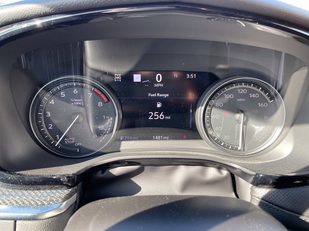 Used 2025 Cadillac XT5 Sportv w/ LPO, Bronce Accent Package AWD/4WD image 22