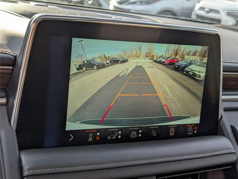 Used 2022 Chevrolet Suburban High Country image 32