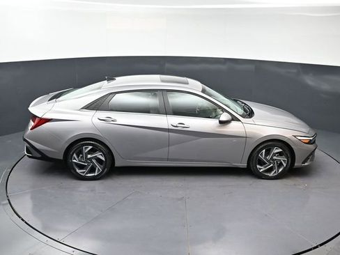 Used 2025 Hyundai Elantra SEL image 23