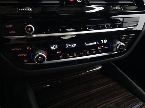 Used 2023 BMW 530e xDrive w/ Premium Package image 34