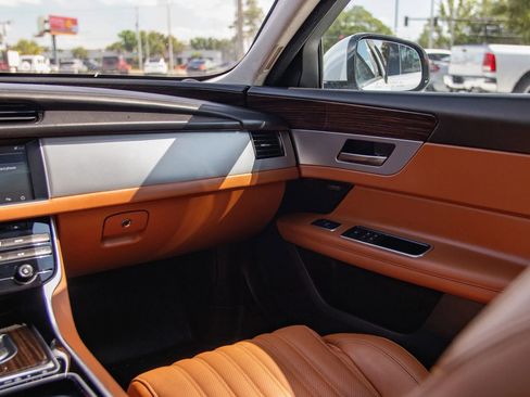 Used 2018 Jaguar XF Portfolio AWD/4WD image 38