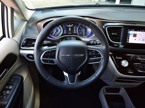 Used 2023 Chrysler Voyager LX FWD image 37