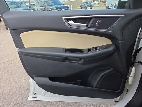 Used 2020 Ford Edge SEL w/ Convenience Package image 17