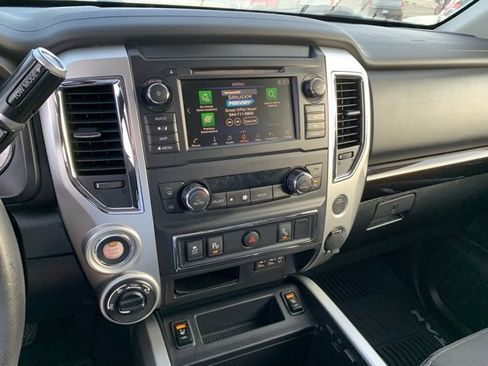 Used 2019 Nissan Titan SV w/ SV Convenience Package image 22
