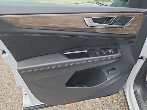 Used 2025 Volkswagen Atlas SEL Premium R-Line image 18