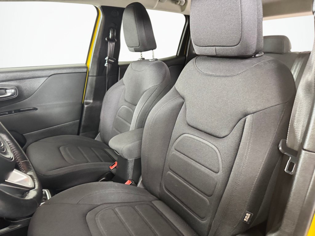 Used 2018 Jeep Renegade Latitude w/ Cold Weather Group AWD/4WD image 18