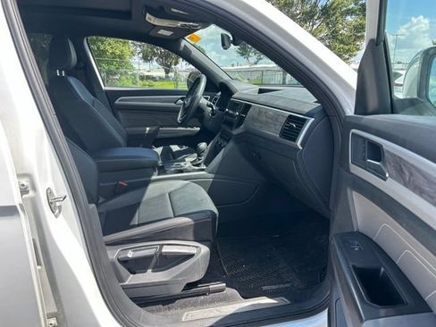 Used 2023 Volkswagen Atlas Cross Sport SE w/ Panoramic Sunroof Package FWD image 11