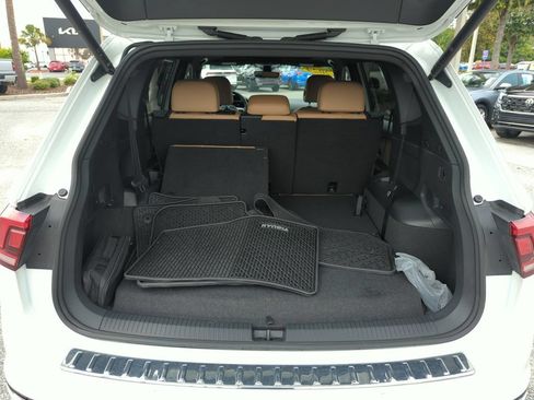 Used 2024 Volkswagen Tiguan SE R-Line FWD image 19