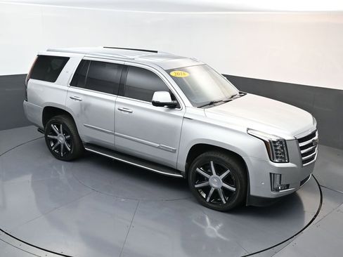 Used 2018 Cadillac Escalade Luxury image 19