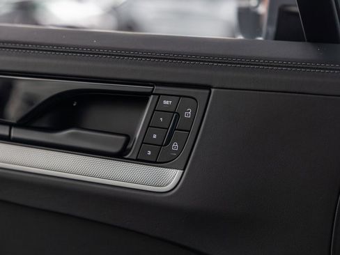 Certified 2025 Porsche Cayenne Coupe image 43