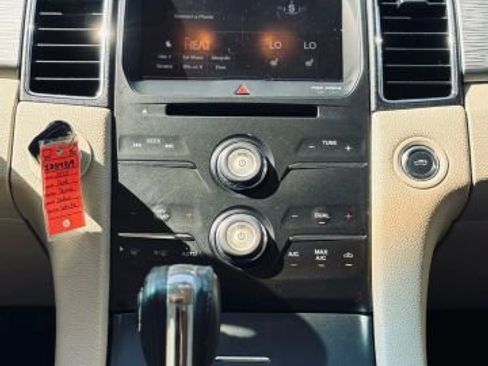 Used 2013 Ford Taurus SEL image 16
