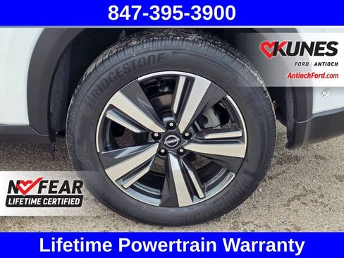 Used 2025 Nissan Rogue SL w/ SL Premium Package FWD image 15