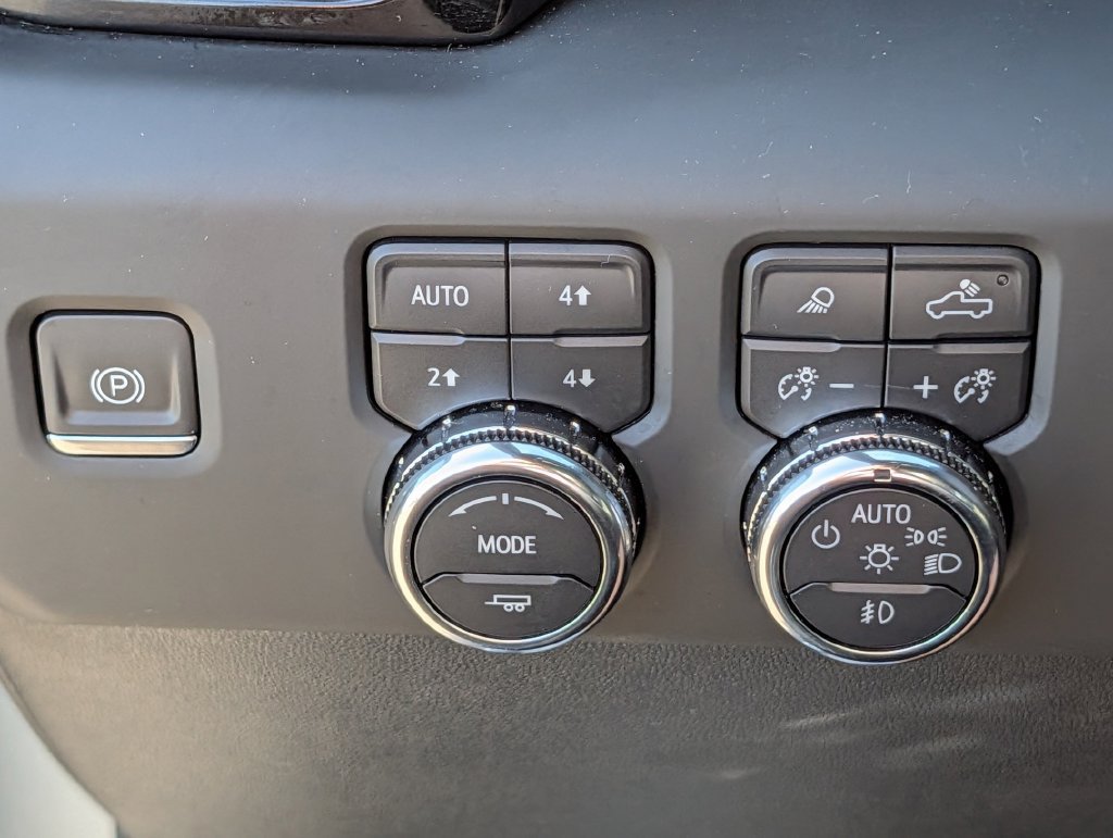 Used 2024 GMC Sierra 2500 AT4 w/ AT4 Premium Plus Package AWD/4WD image 24