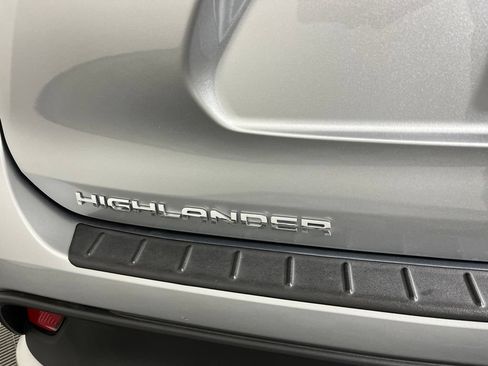 Used 2023 Toyota Highlander XSE FWD image 5