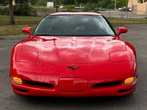 Used 2004 Chevrolet Corvette Coupe w/ Preferred Equipment Group RWD image 15
