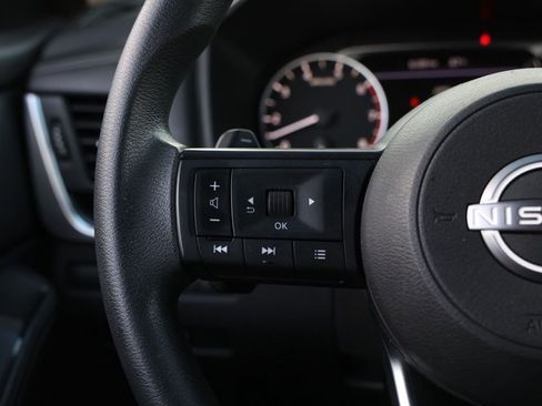 Used 2024 Nissan Rogue SV FWD image 26