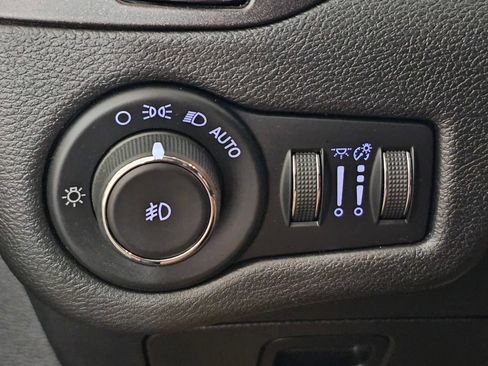 Used 2019 Jeep Cherokee Trailhawk w/ Cold Weather Group AWD/4WD image 19