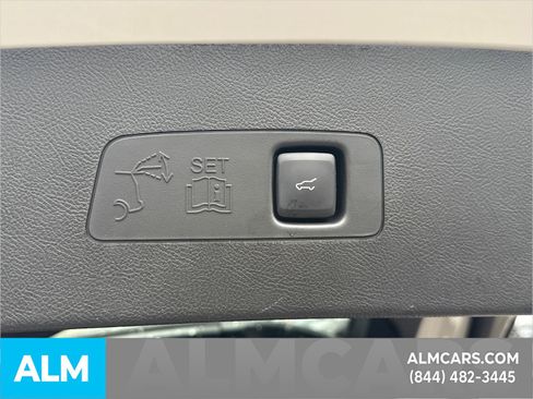 Used 2023 Lincoln Corsair Reserve w/ Rear Removable Package Tray image 23