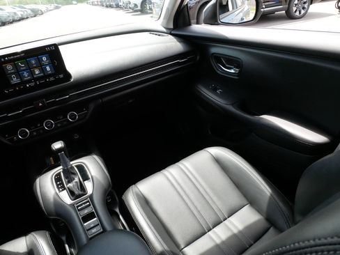 Used 2024 Honda HR-V EX-L image 11