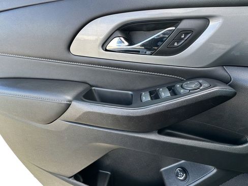 Used 2023 Chevrolet Traverse LT w/ LT Premium Package image 11