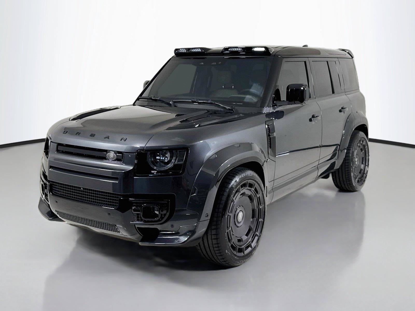 Used 2025 Land Rover Defender 110 V8 AWD/4WD image 9