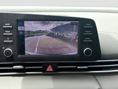 Used 2024 Hyundai Elantra SE FWD image 13