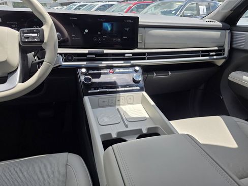 Used 2025 Hyundai Santa Fe Limited FWD image 14