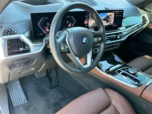 Used 2024 BMW X5 sDrive40i w/ Premium Package image 9