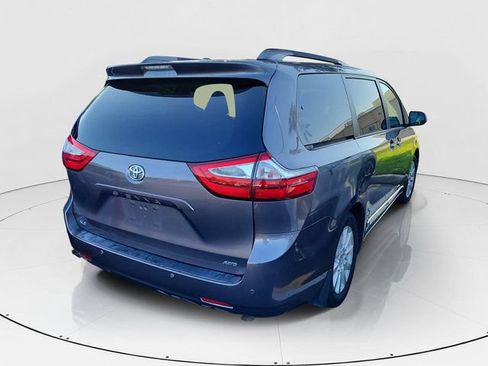 Used 2017 Toyota Sienna XLE w/ XLE Navigation Package AWD/4WD image 4