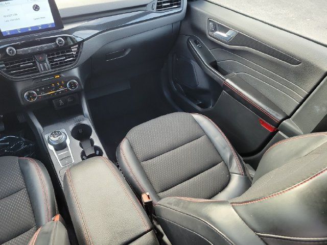 Certified 2025 Ford Escape ST-Line Select AWD/4WD image 16