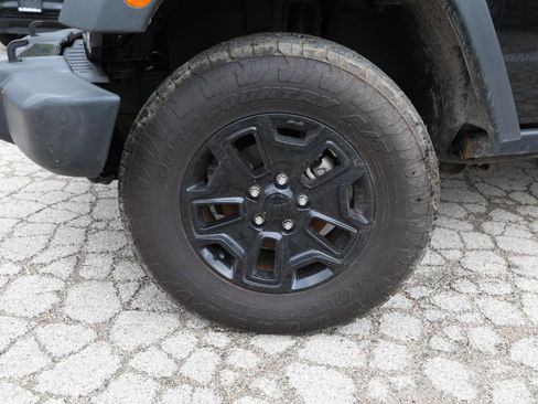 Used 2015 Jeep Wrangler Sport AWD/4WD image 9