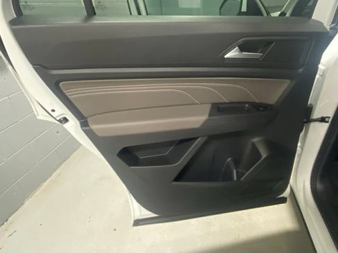 Used 2021 Volkswagen Atlas Cross Sport SE w/ Panoramic Sunroof Package AWD/4WD image 7