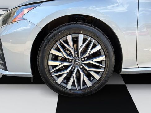 Used 2024 Nissan Altima 2.5 SV FWD image 14
