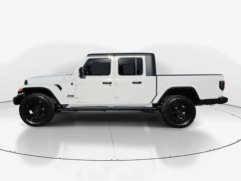 Used 2022 Jeep Gladiator Sport image 8