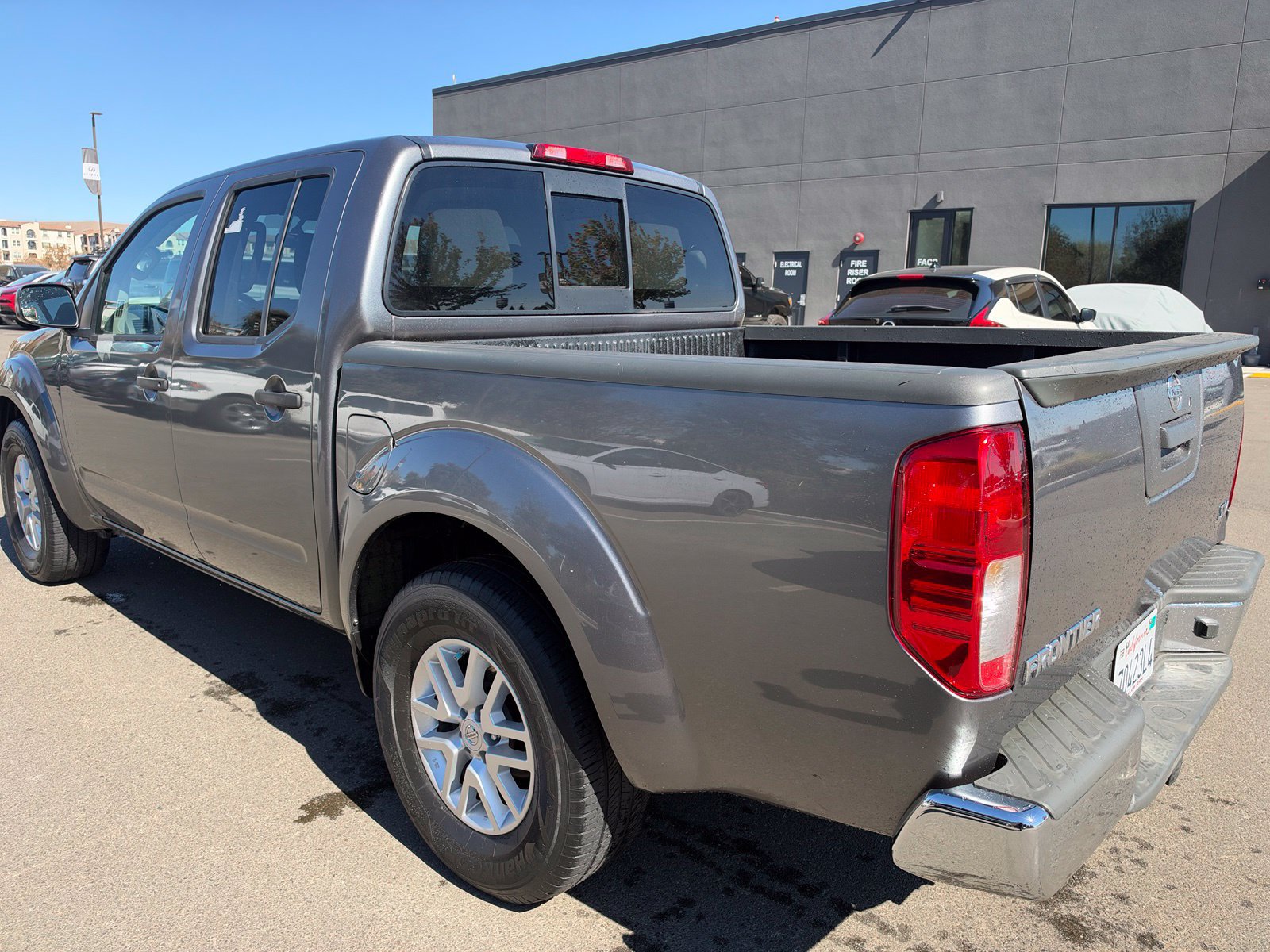 Used 2017 Nissan Frontier SV RWD image 4