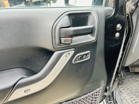 Used 2018 Jeep Wrangler Unlimited Rubicon w/ Cold Weather Group image 7