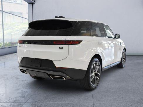 Used 2023 Land Rover Range Rover Sport SE AWD/4WD image 4