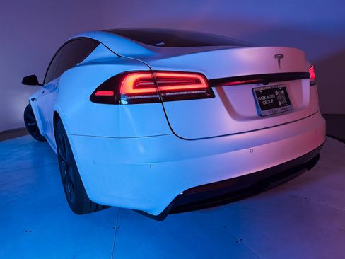 Used 2022 Tesla Model S image 3