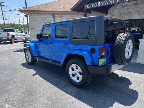 Used 2015 Jeep Wrangler Unlimited Sahara w/ Connectivity Group AWD/4WD image 3