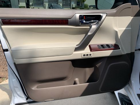 Used 2019 Lexus GX 460 Luxury AWD/4WD image 14