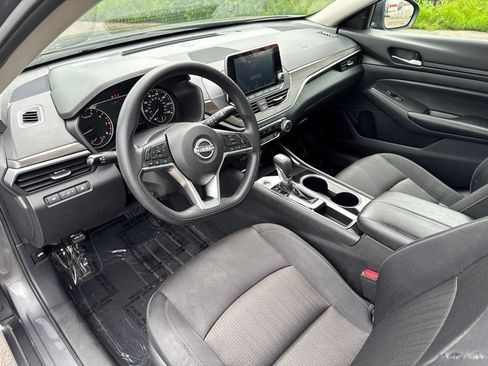 Used 2024 Nissan Altima 2.5 SV FWD image 8