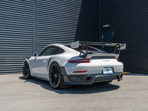 Used 2018 Porsche 911 GT2 RS RWD image 3