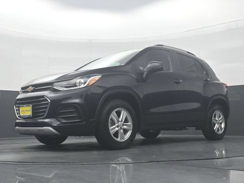 Used 2022 Chevrolet Trax LT w/ LT Convenience Package AWD/4WD image 29