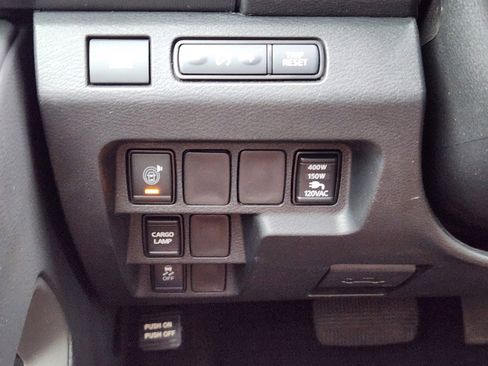 Used 2022 Nissan Frontier SV image 18