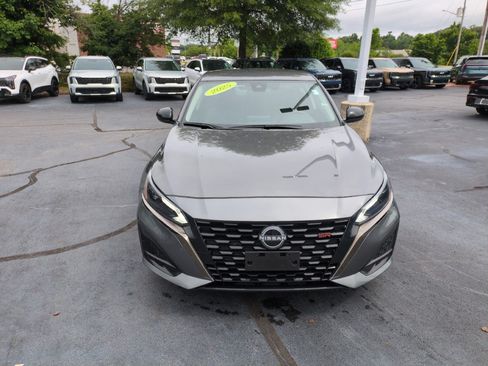Used 2025 Nissan Altima 2.5 SR FWD image 2