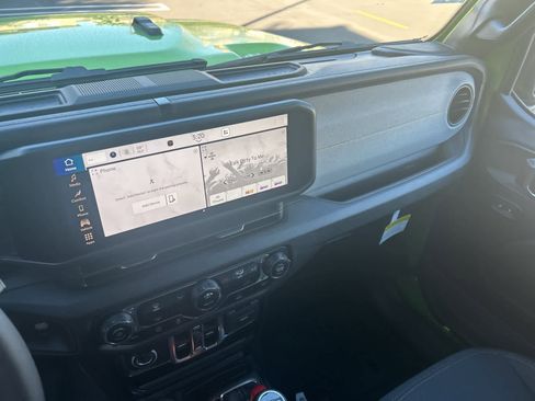 Used 2025 Jeep Gladiator Sport image 36