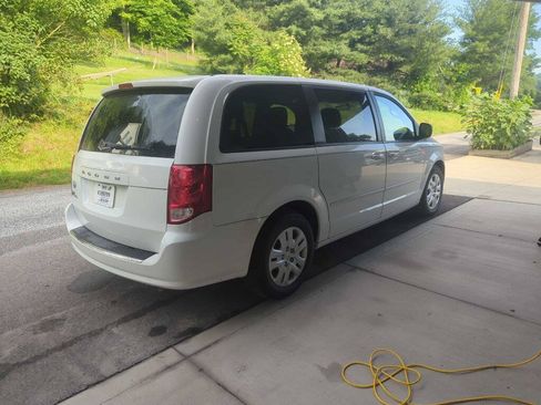 Used 2016 Dodge Grand Caravan SE w/ Quick Order Package 29E SE FWD image 3