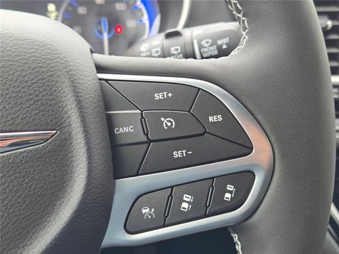 New 2026 Chrysler Pacifica Select image 32