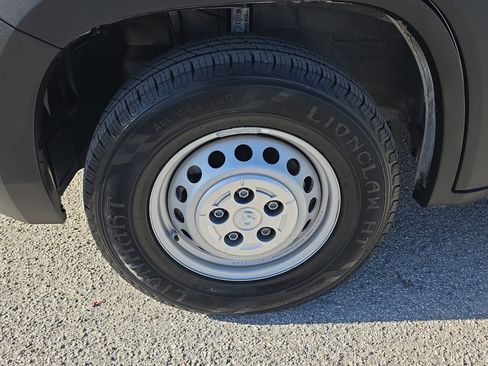 Used 2025 RAM ProMaster 2500 w/ Convenience Group FWD image 17